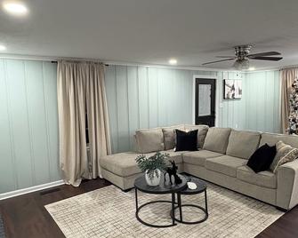 3bed house in Albertville just 3 minutes away from Sand Mountain Amphitheater! - Альбертвілл