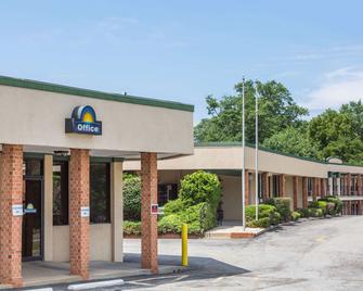 Days Inn by Wyndham Bedford - Bedford - Gebouw