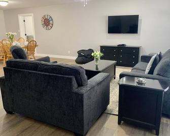 Heart of Page, Walk to Downtown; Fast WiFi; Clean - Page - Sala de estar