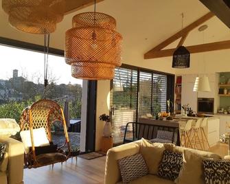 Charming house with breathtaking view of Clisson castle - Clisson - Wohnzimmer