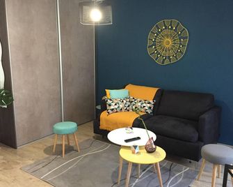 Beautiful Furnished Studio Bayonne Marracq - Baiona - Sala de estar