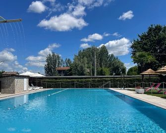 Hotel Tenuta Santo Stefano - Campagnola Emilia - Zwembad