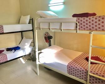 Trip 'N' Chill Hostels Colombo Airport - Seeduwa - Bedroom