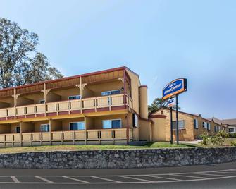 Howard Johnson by Wyndham Santa Cruz Beach Boardwalk - Santa Cruz - Edificio