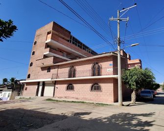 OYO Hotel Brisas Del Pacífico - Puerto Vallarta - Gebäude