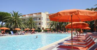 綠州酒店 - 阿格羅 - 阿勒蓋羅 - 游泳池