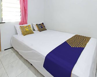 OYO Life 92960 Rumah Kos Kita - Tanjung - Habitación