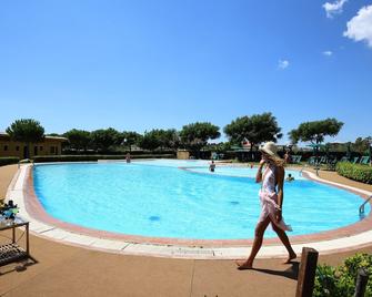 Marina Del Marchese Beach Resort - Botricello - Pool