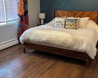 The Mtm Collection Cozy Oasis With Sunroom - Marinette