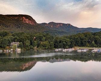 Indoor Pool and Golf Course Views Lake Lure Condo! - Lake Lure - Vista del exterior