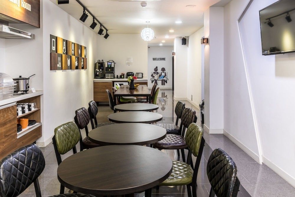 Ekonomy Haeundae Hostel - פוסן
