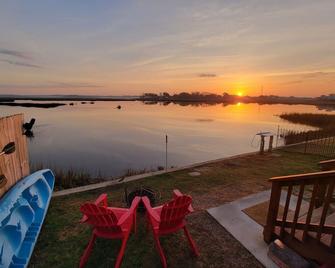 Marsh House, Hot Tub, Waterfront, King Bed, Close To Lejeune, - Cedar Point