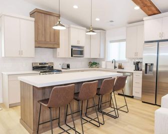 Mountainview Retreat, Pickleball court, Shop, Ski in Farmington, UT - Farmington - Cocina