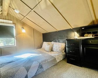 Bunkhouse in the Beautiful Ozark Mountains Near Iconic Buffalo National River - Jasper - Bedroom