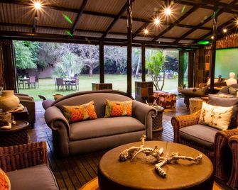 Emdoneni Lodge - Hluhluwe - Lounge
