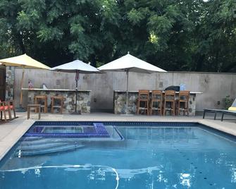 Just minutes from Calistoga, Kenwood, Sonoma and Napa - Santa Rosa - Pool