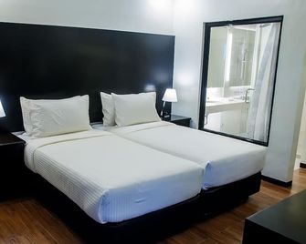 Piña Suites - Ormoc - Bedroom