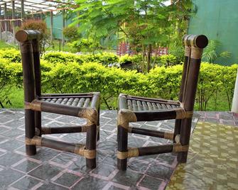 Falcon Jungle Resort - Kumguri - Patio