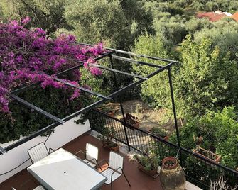 CasaRelax, quiet holiday home in the middle of the olive groves with panoramic views - Diano San Pietro - Balcón