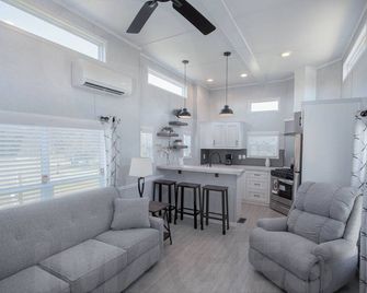 Charming cabin 14 in Hamilton with AC - perfect for a cozy getaway - Hamilton