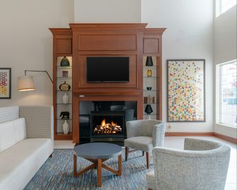 Holiday Inn Express Prince Frederick By IHG - Prince Frederick - Living room