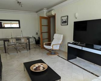 Luxury Apartment, fully equipped, centre of Lisbon, transports - Lisbon - Living room