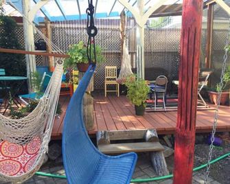 Auberge Internationale Le Tangon - Септ-Іль - Патіо