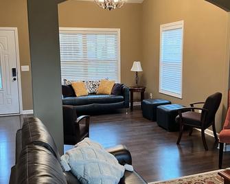 Five Stars Luxury Home - Clarksville - Sala de estar