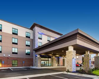 Holiday Inn Express & Suites Atchison - Atchison - Building