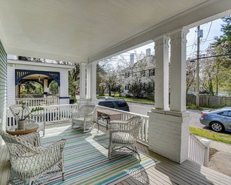 Elizabeth City Home w/ Fire Pit 1 Mi to Downtown - Elizabeth City - Innenhof