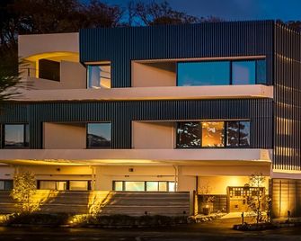 Mayu Futahari - Nishiizu - Edificio