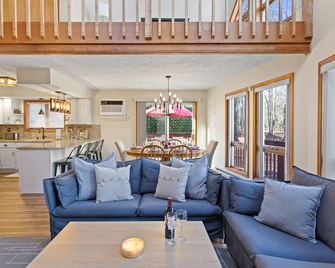 •Redwoods Chalet in the Poconos• - Albrightsville - Salon