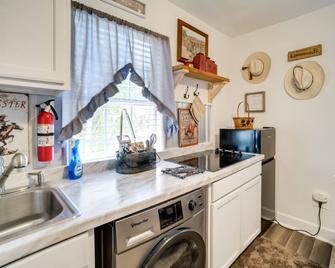 Sylvan Cabin on 73 Acres - Pond On-Site! - Sylvania - Kitchen