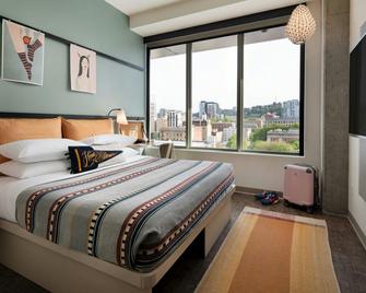 Moxy Portland Downtown - Portland - Bedroom