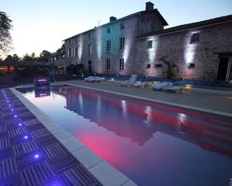 Large sleeps 34 - La Crèche - Pool