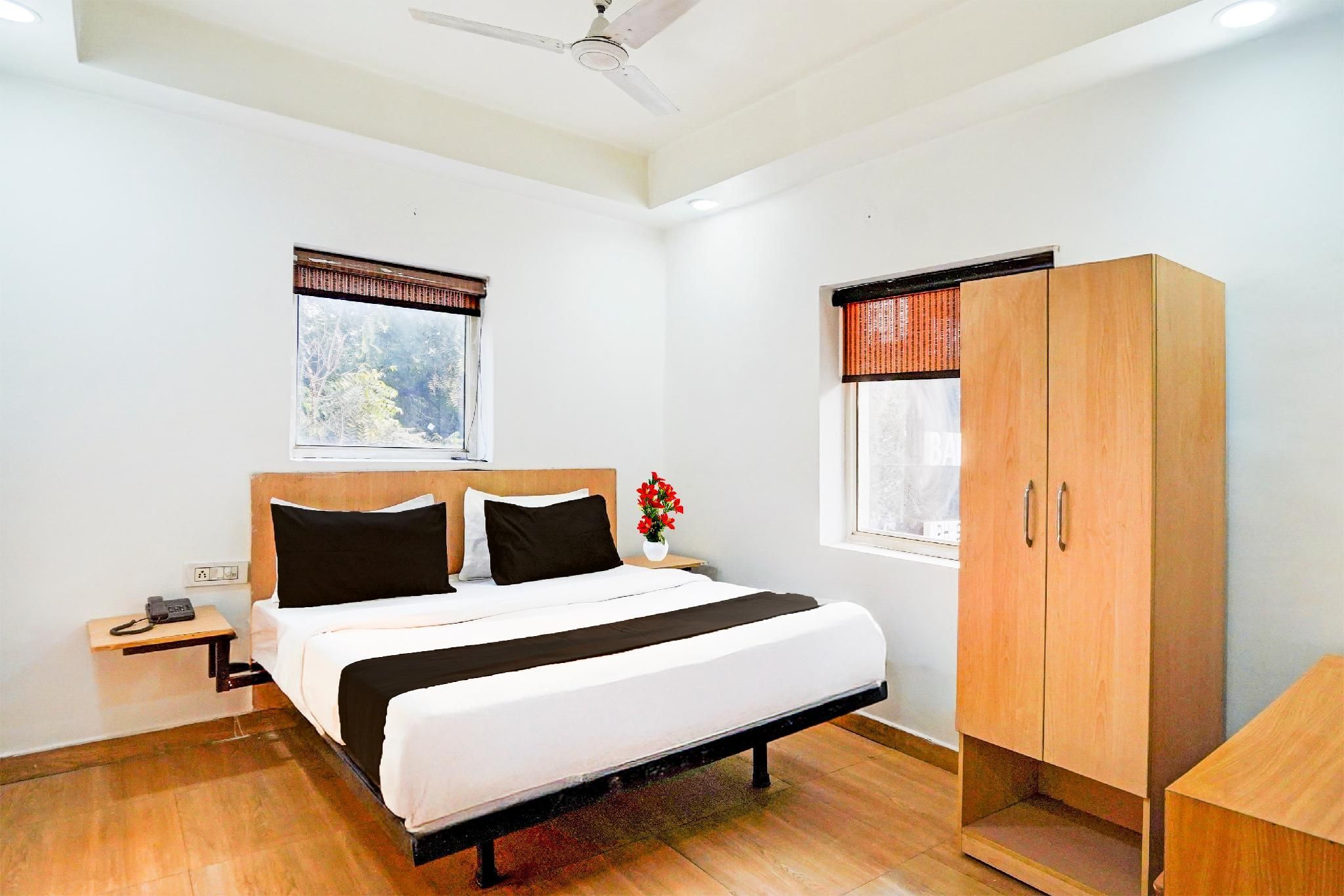 Collection O Vasundhara Enclave Delhi thumbnail 3