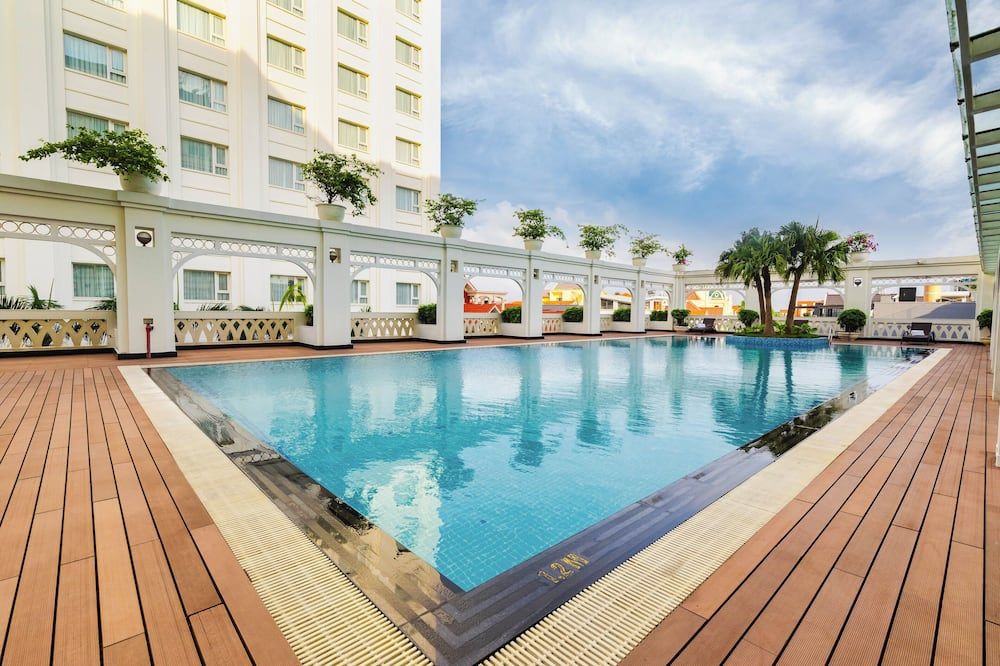 بيرل ريفر هوتل