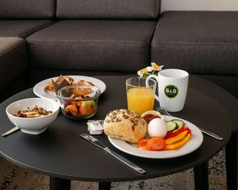 B&b Hotel Kassel-Wilhelmshöhe - Kassel - Buffet