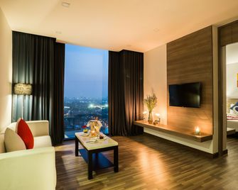Best Western Plus Wanda Grand Hotel - Pak Kret - Wohnzimmer