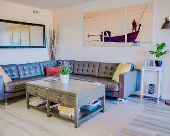 Bethany Ocean View Condo by the sea 1st of 2 - Ocean View - Sala de estar