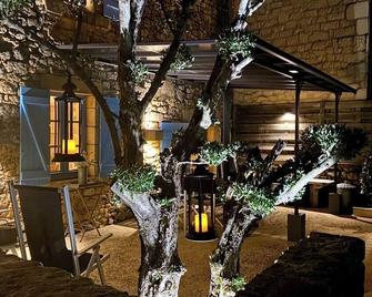 Splendid stone house private swimming pool, garden in the center of Domme - Domme