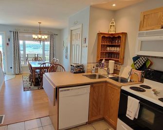 Come for the View-Stay for the Fun-Lake Winnipesaukee - Late Check-out Sundays - Laconia - Kuchyň
