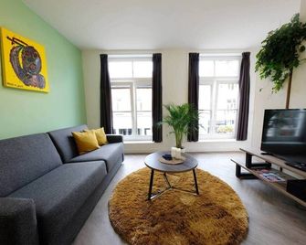 Beautiful 60m2 One-Bedroom Apartment Wit - Tiel - Living room