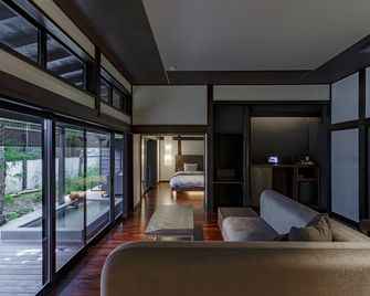 Ryugon - מינאמיואונומה - סלון