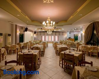 Faros Luxury Suites - Marathopolis - Restaurant