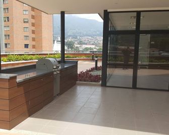 Modern 16th Floor Sabaneta Getaway - Sabaneta - Balcony