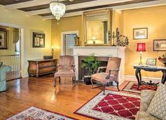 Vintage Louisiana Vacation Rental Home - New Roads - Living room