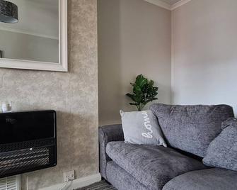 Beautiful 2-Bed Apartment in Campbeltown - Campbeltown - Living room