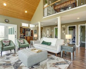 Stunning Wintergreen Resort Home Ski and Golf! - Roseland - Sala de estar