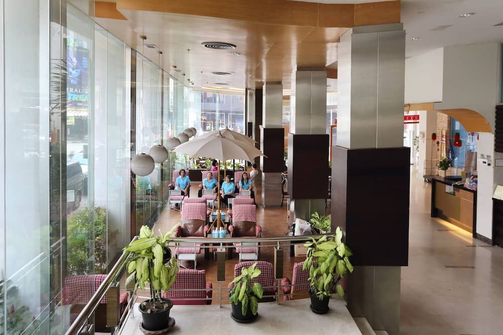 Golden Crown Grand Hotel